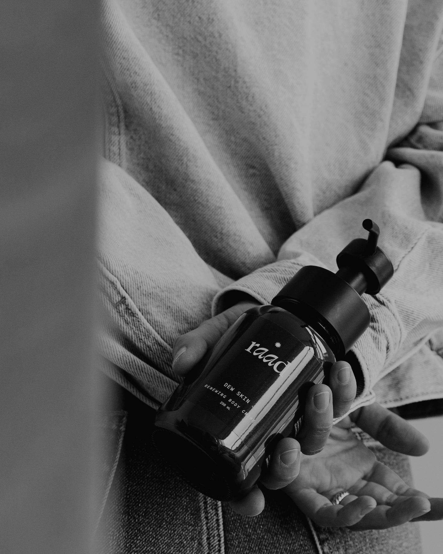 DEW SKIN renewing body creme